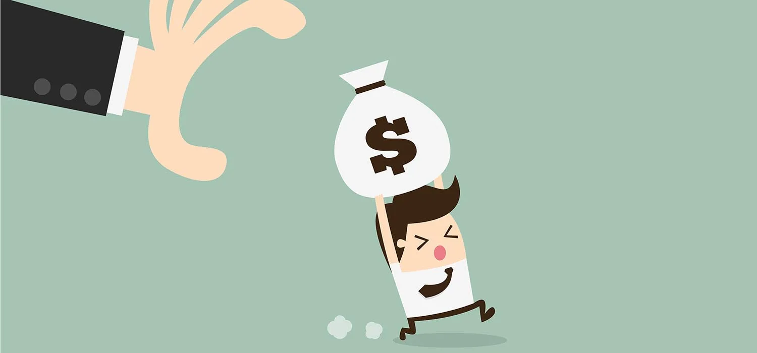 Ilustração de um empresário sob pressão na guerra comercial com os EUA, carregando um saco de dinheiro enquanto é perseguido por uma mão gigante que simboliza o aumento de custos nas empresas.