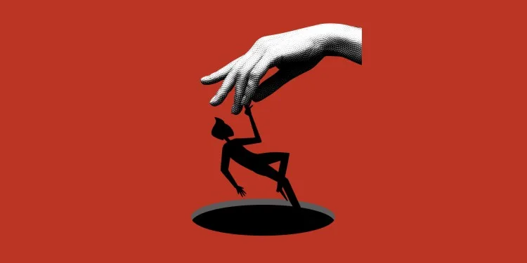 Ilustração em fundo vermelho de uma mão gigante manipulando a silhueta de uma pessoa caindo em um buraco, simbolizando os perigos da engenharia social e fraudes financeiras.