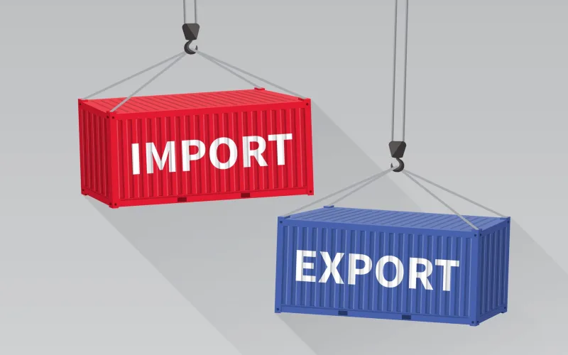 Dois containers suspensos por guindastes, um vermelho com a palavra Import e outro azul com Export, ilustrando o regime de drawback para empresas afetadas por tarifaço.